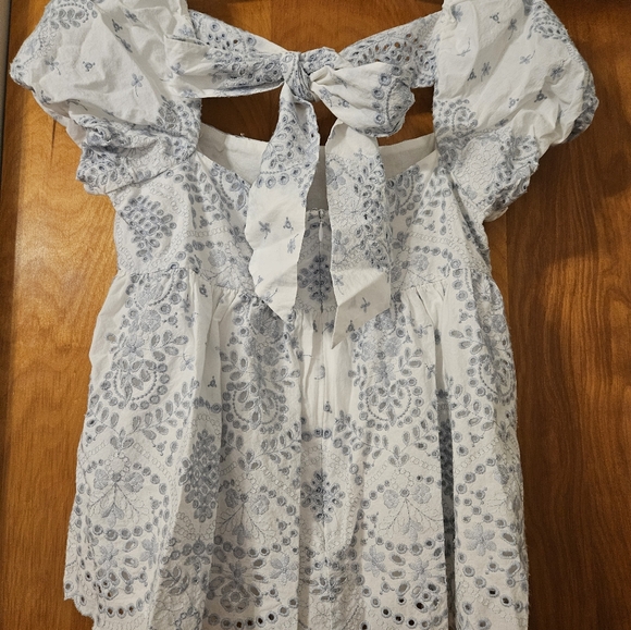 New Born on Fifth Antonio Melani Constance Eyelet Bow Top - Picture 8 of 8